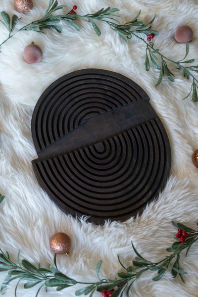 Huvudbild Bricka - Spiral Mörk - Version 1