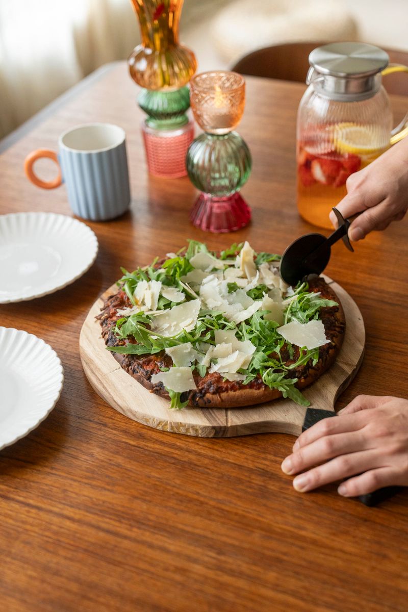 Pizzabricka med skärare