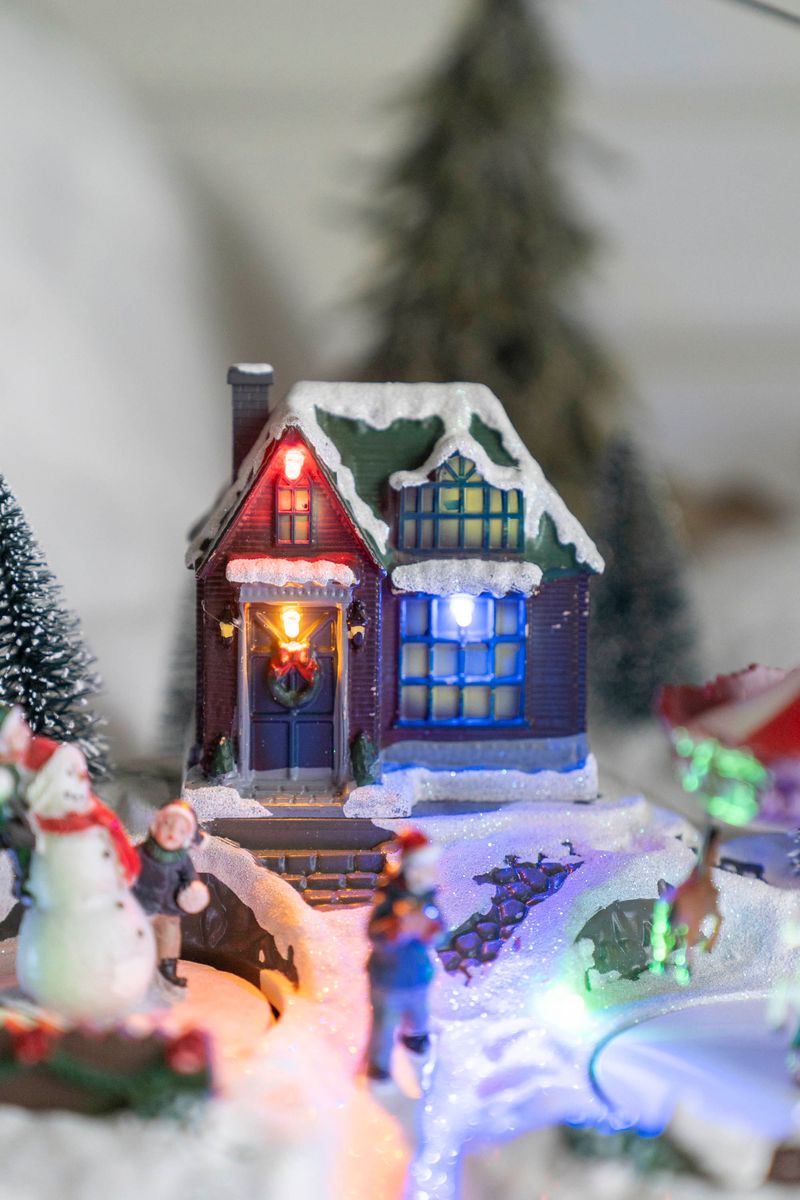 Julby - Hus og Snögubbe