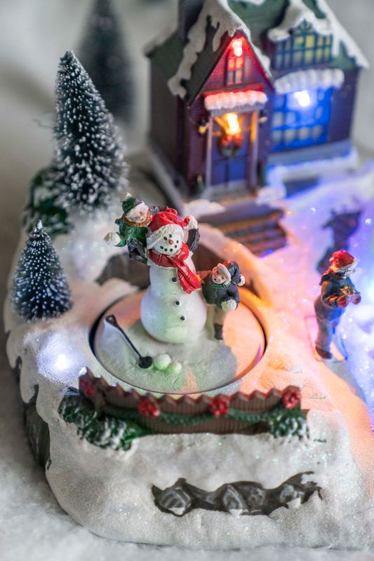 Julby - Hus og Snögubbe