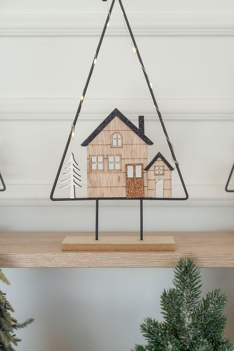 Hus med metallram 39cm - Version 1