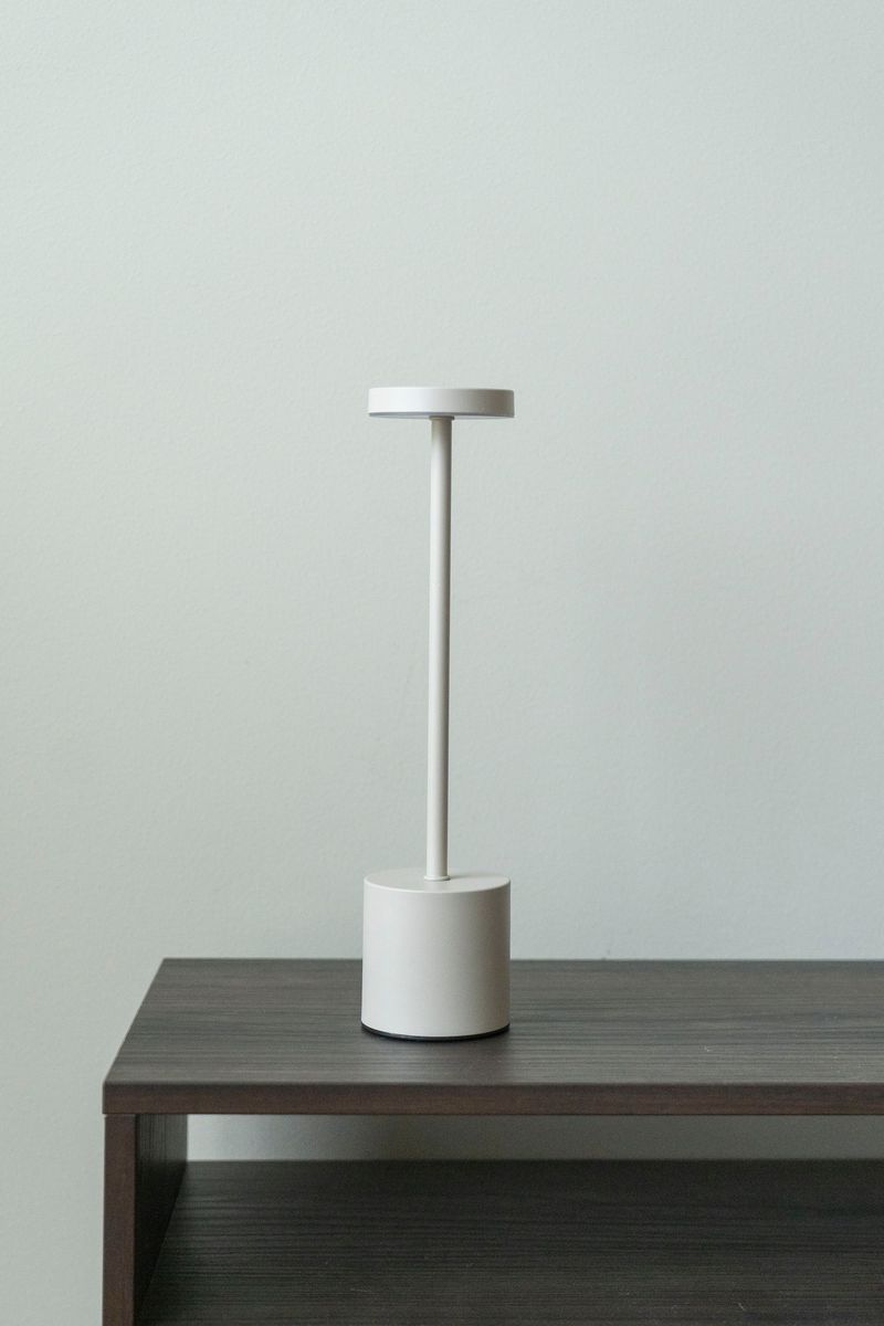 Uppladdningsbar Bordslampa 34cm Beige